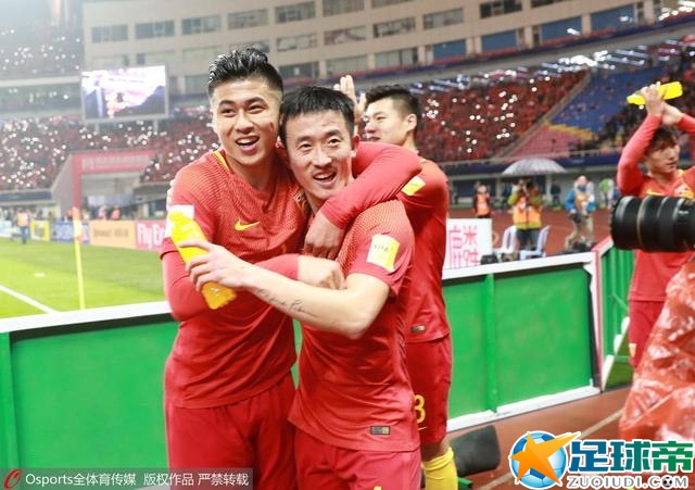关于萨拉赫成为利物浦队史上第5位打进200球的球员埃利奥特：“令人难以置信的球员，令人难以置信的人，没有比这更好的了，他打进了在这家俱乐部的第200球，他配得上做到这一点。